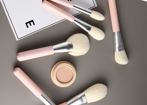 Cọ quạt cao cấp Vonira Beauty với lông tổng hợp Taklon thuần chay không độc hại và thân gỗ bạch dương có thể tái chế - Cọ phấn tạo khối dạng bột thủ công